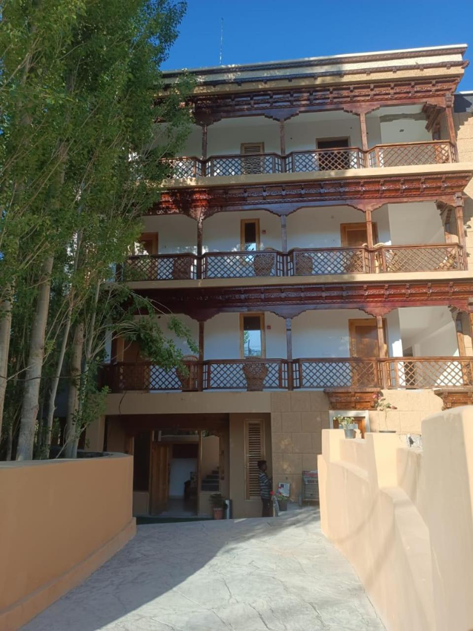 Hotel Om Ladakh Лех Экстерьер фото