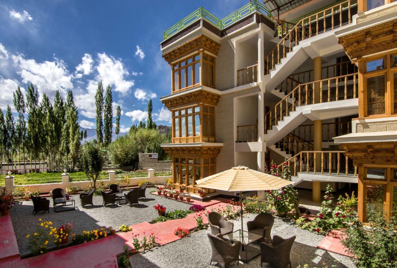 Hotel Om Ladakh Лех Экстерьер фото