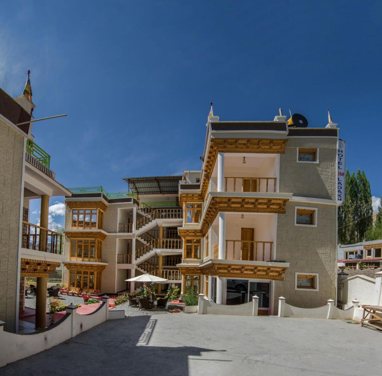 Hotel Om Ladakh Лех Экстерьер фото