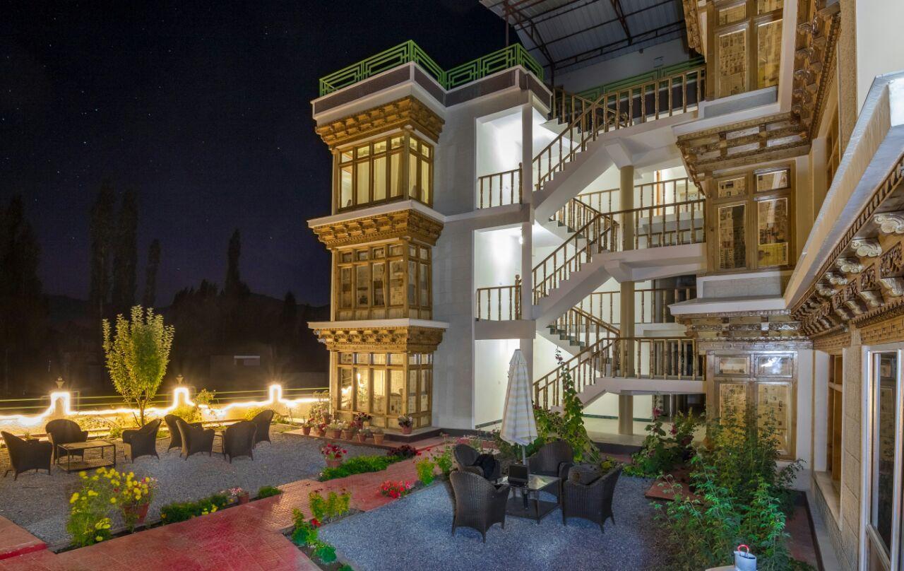 Hotel Om Ladakh Лех Экстерьер фото