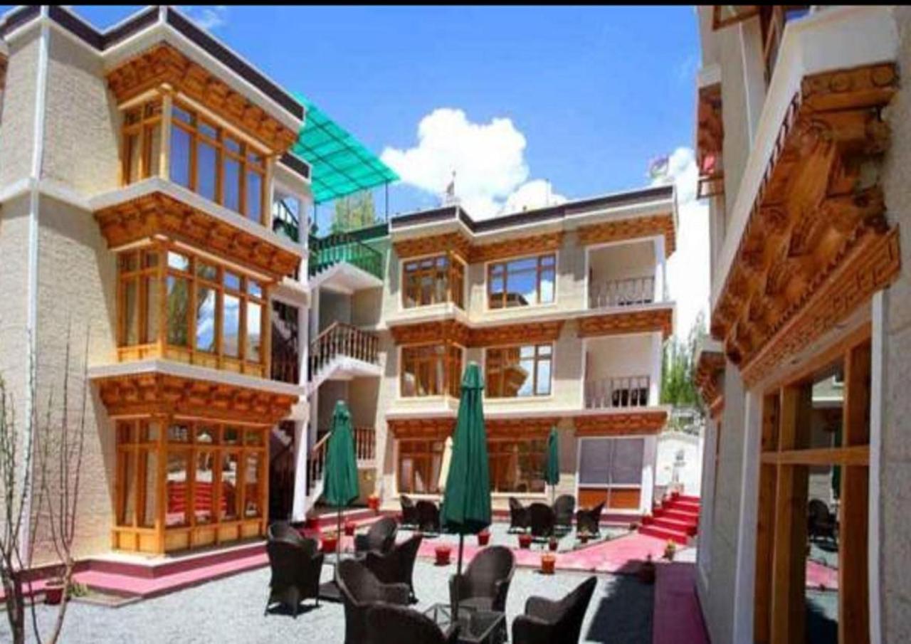 Hotel Om Ladakh Лех Экстерьер фото