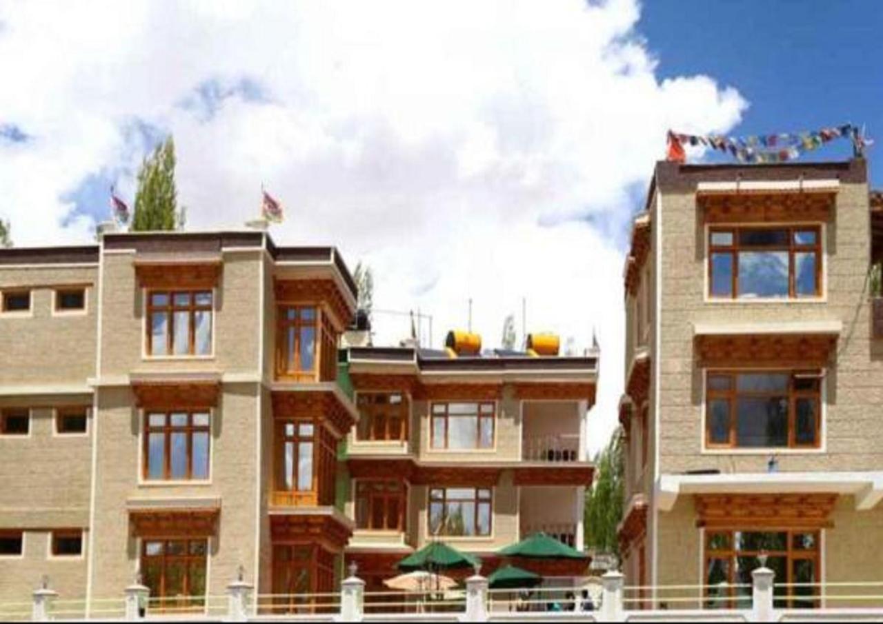 Hotel Om Ladakh Лех Экстерьер фото