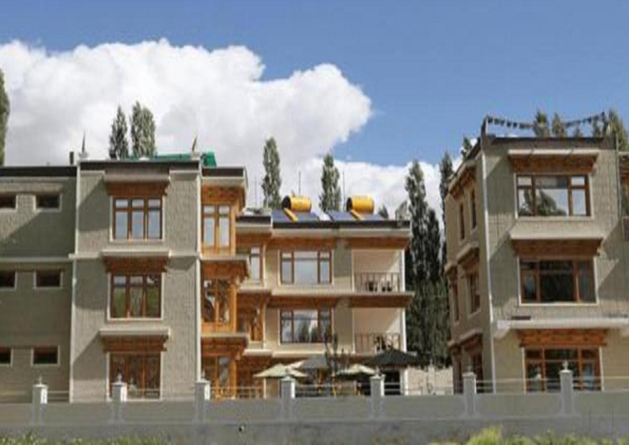 Hotel Om Ladakh Лех Экстерьер фото