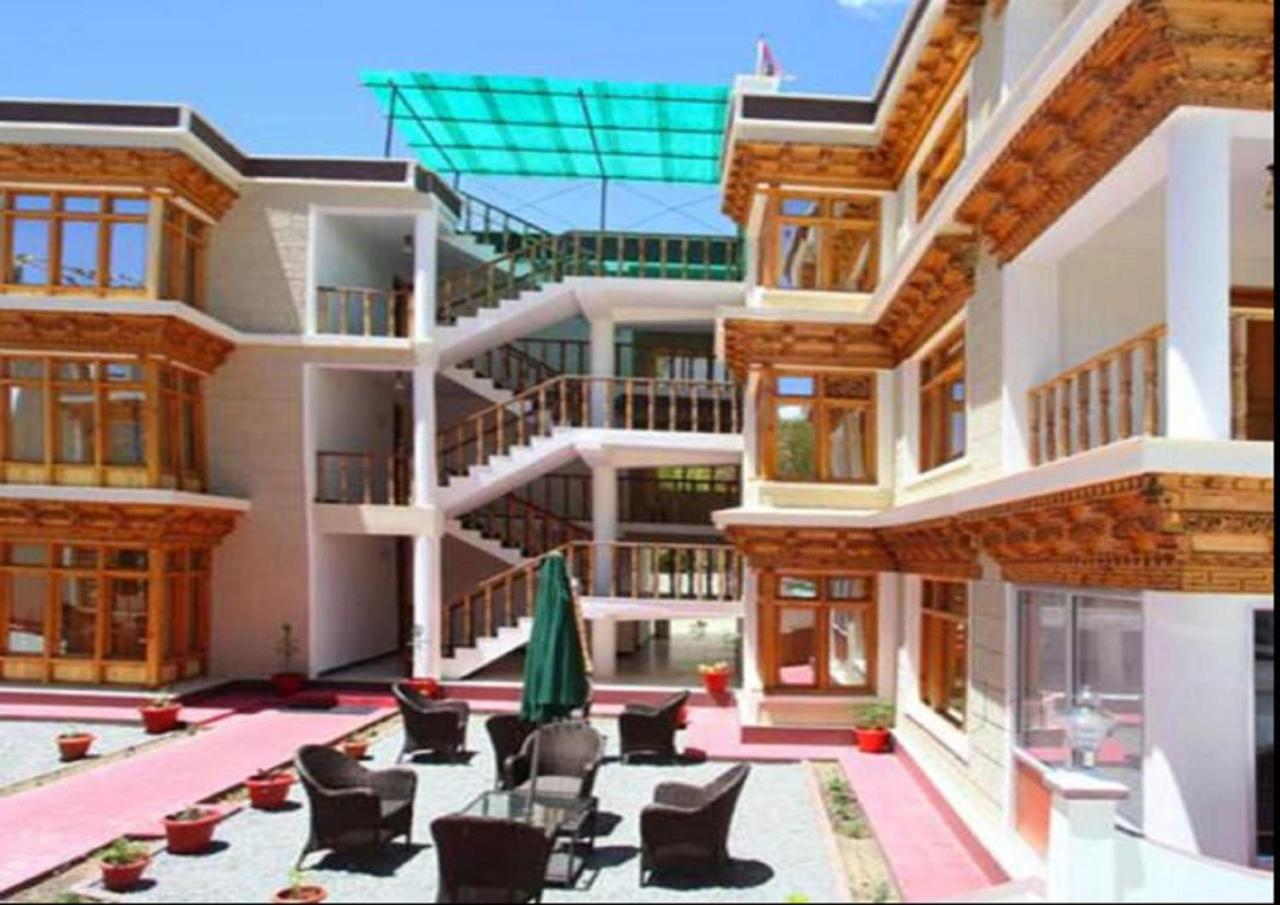 Hotel Om Ladakh Лех Экстерьер фото